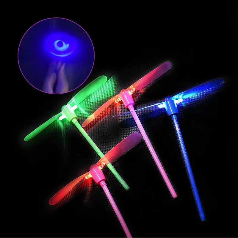 Kids Outdoor Movie Night - LED Leuchtende Bambus-Libelle Fliegendes Spielzeug mit